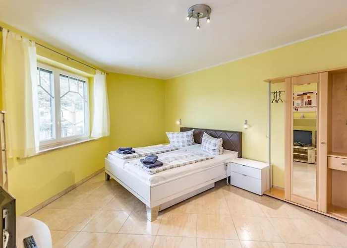 Strandnahe Und Geraeumige Mit 3 Schlafzimmern Strandburg Apartment